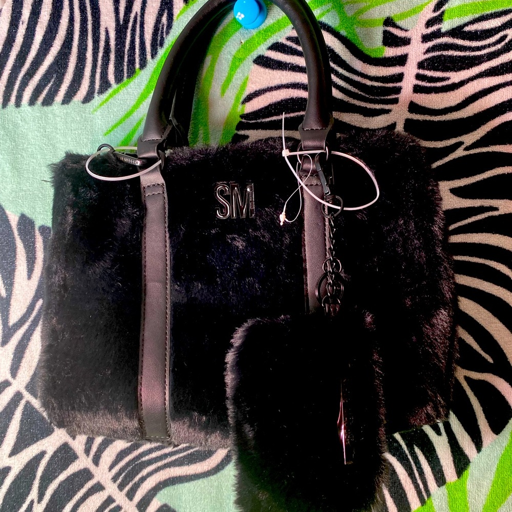 New fluffy bag super cute for the holidays!!:)